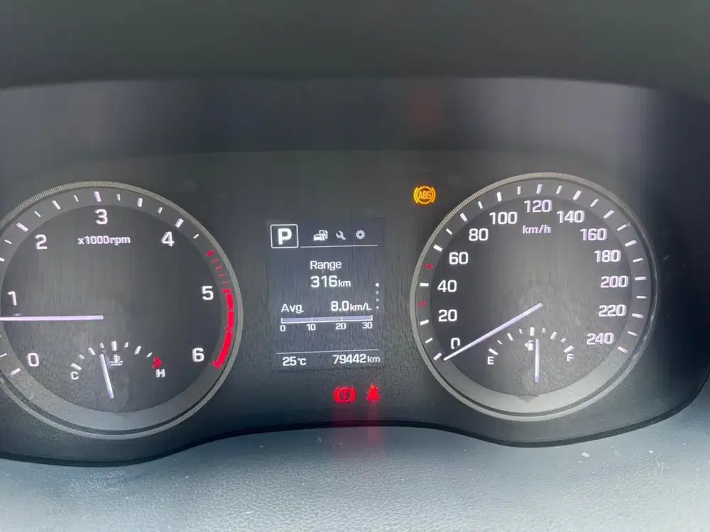 Dijual Hyundai Tucson XD CDRi AT Diesel 2.0L tahun 2018 warna putih