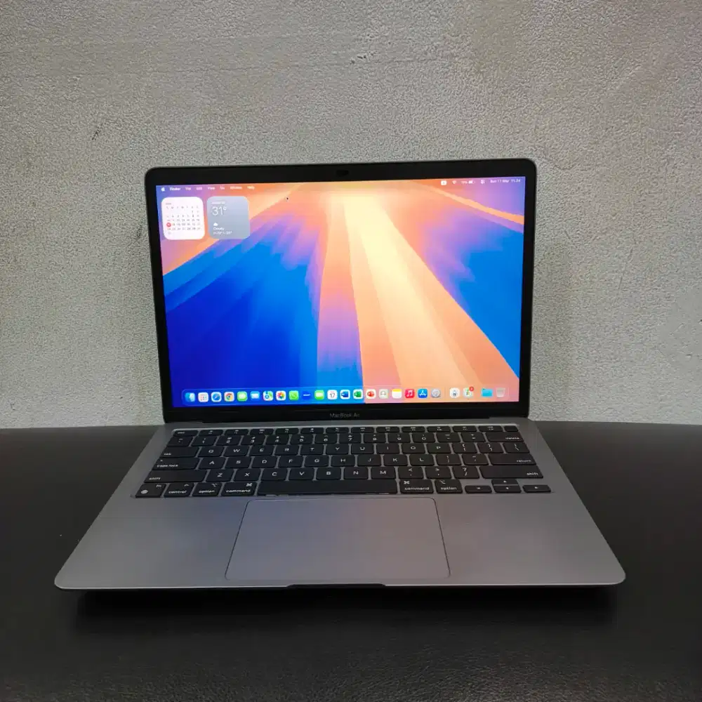 Macbook Air 13 inch 2020 Chip M1 RAM 8GB / 256GB ( Second )