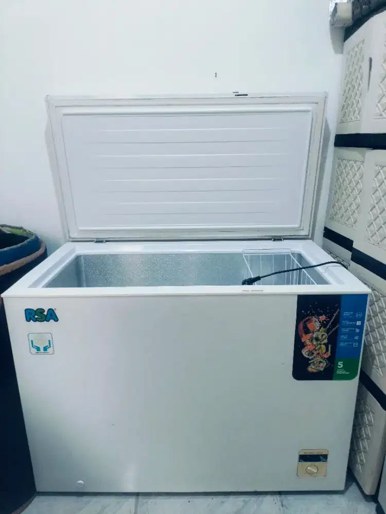 Freezer Box RSA 310L Mulus Luar Dalam