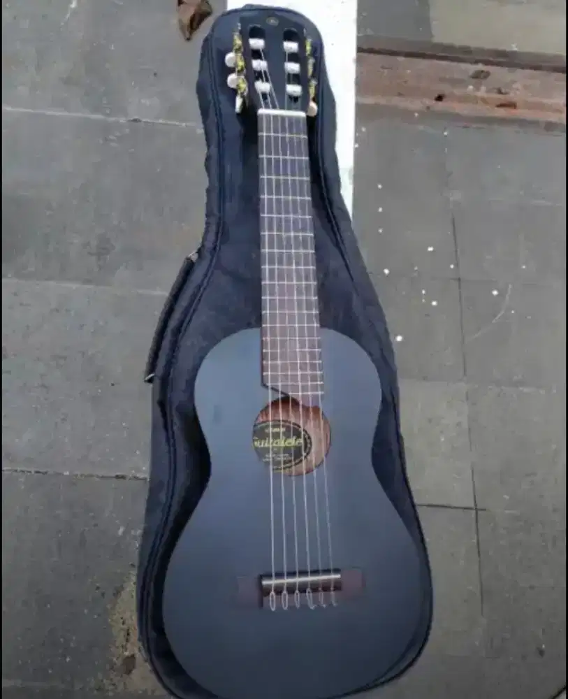 Di jual Gitar Mini Yamaha