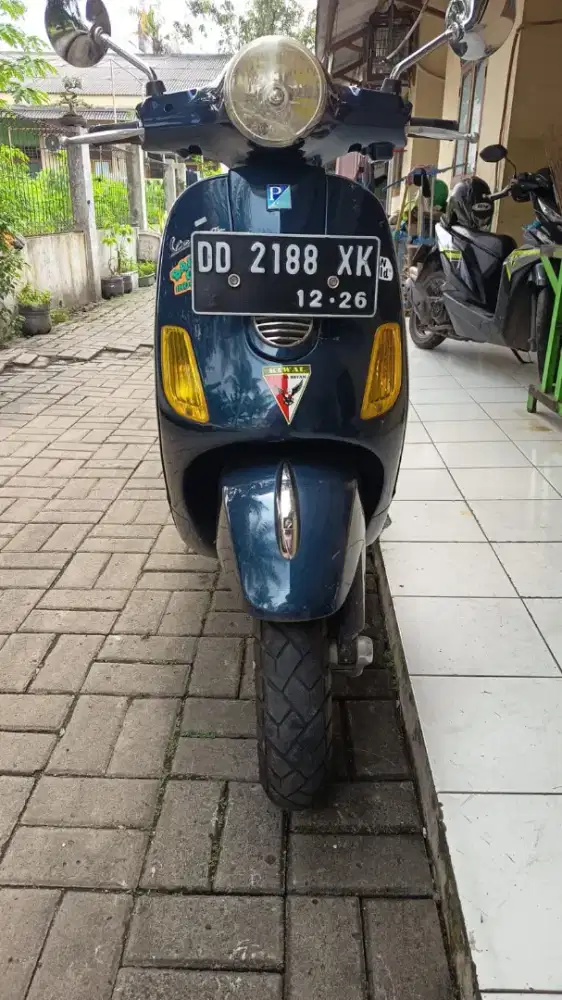 Dijual cepat dan murah Vespa LX 125 tahun 2012, mulus