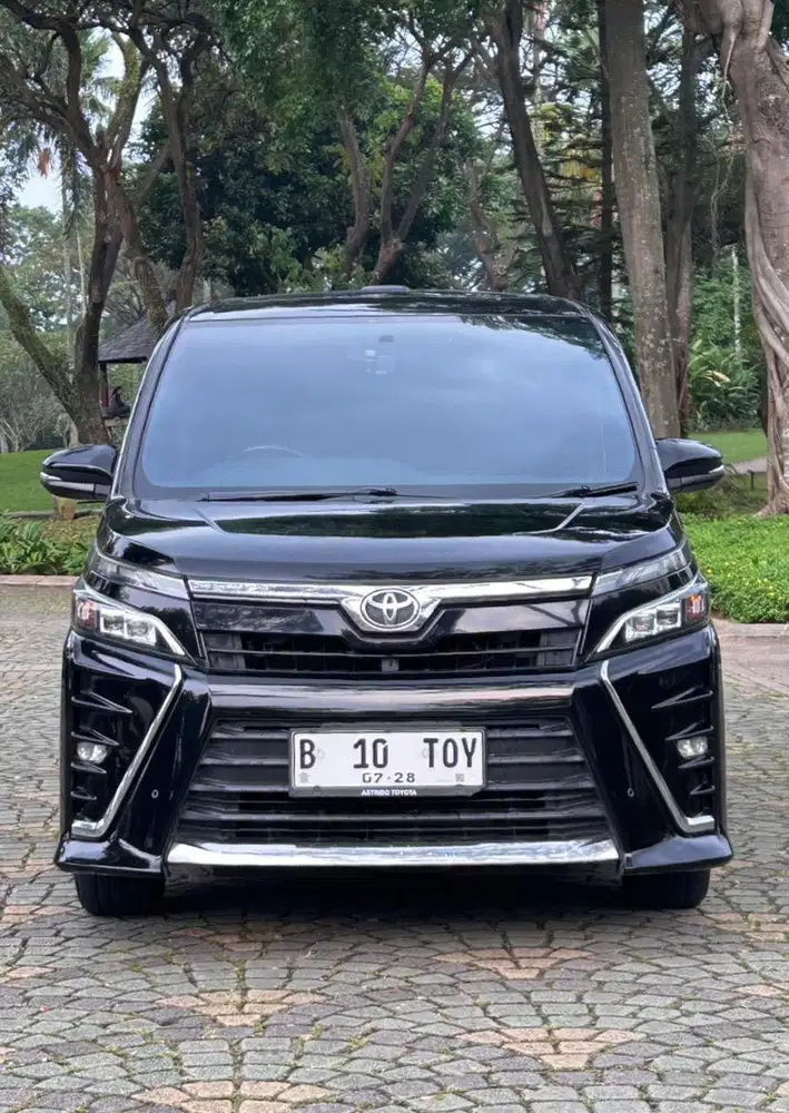 TOYOTA VOXY 2.0 AT TAHUN 2018 HITAM