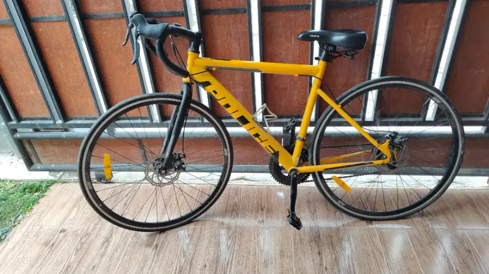 Sepeda police kuning