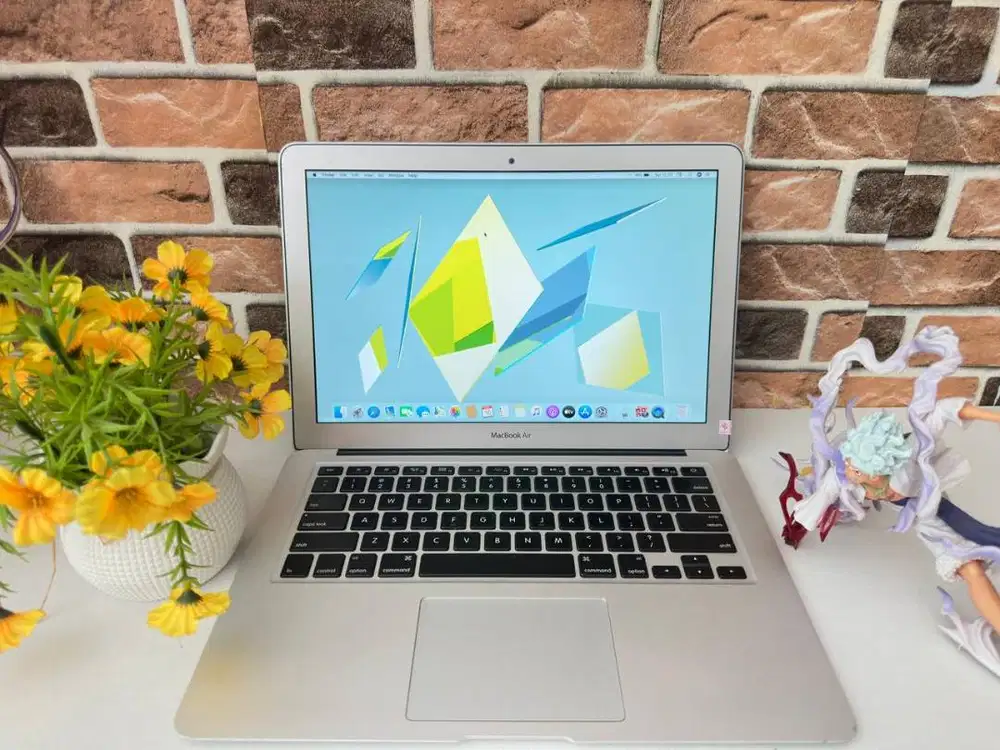 Laptop Macbook Air Slim Tipis Core i5 Dual-Core SSD 256Gb