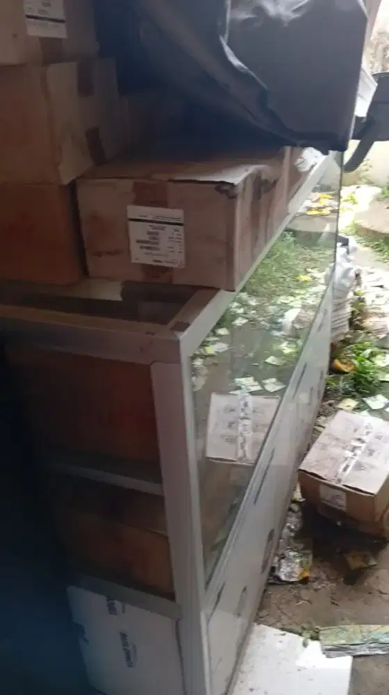 Rak usaha aluminium ponsel
