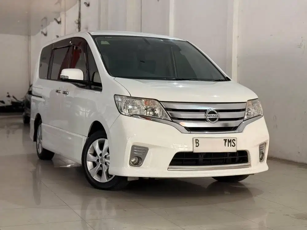 (TDP 15JT) NISSAN SERENA HWS 2.0 MATIC 2013..PUTIH
