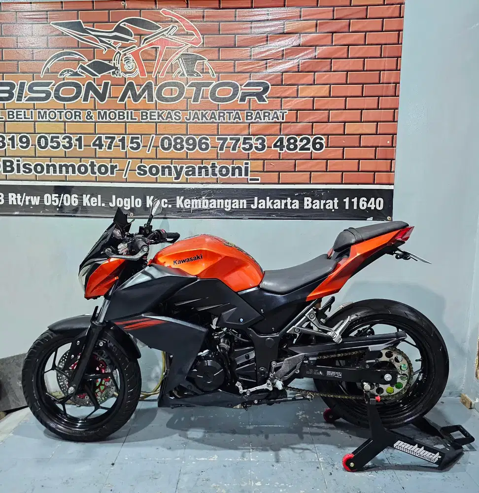 ISTIMEWA ! KAWASAKI NINJA Z250 Z 250 NAKED 2 SYLINDER TH 2014 ORANGE