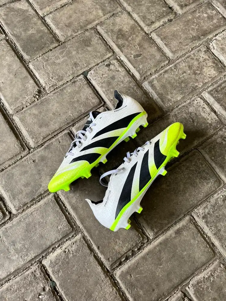 Sepatu Bola Adidas Predator League