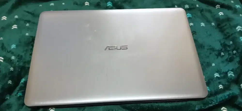 Asus X541U , Intel Core i3 , RAM 8GB, SSD 128 GB, HDD 585 GB