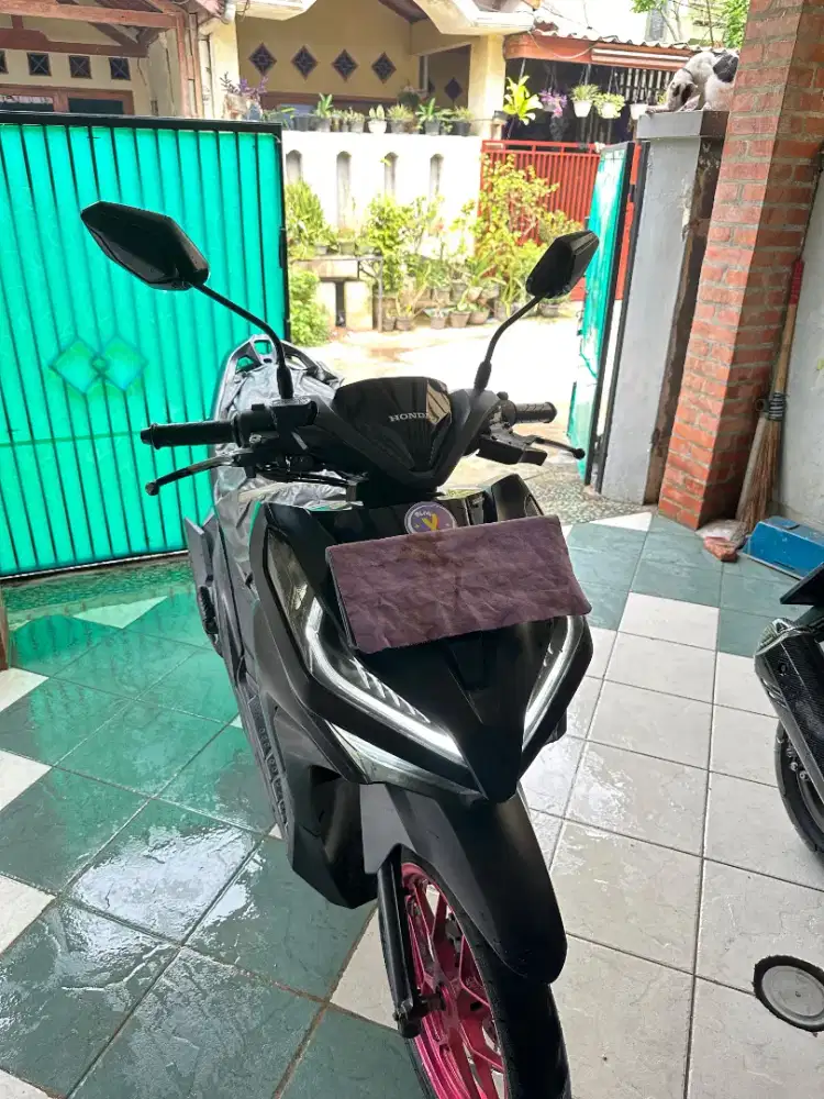 Vario 125 CBS ISS Hitam Doff
