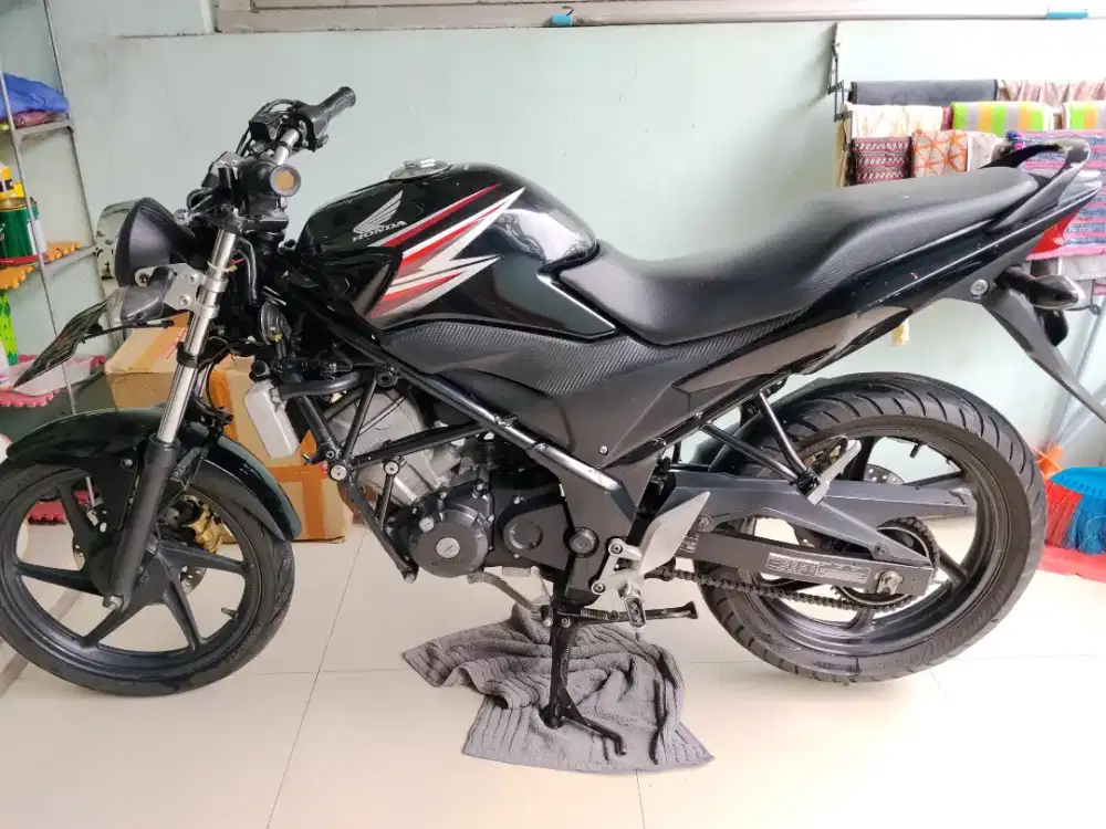 Honda Cb150r old