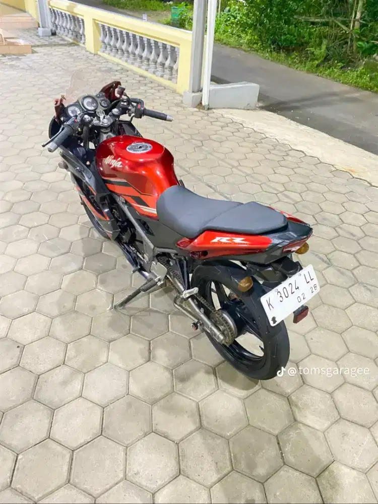 Di jual aja karena udah ga kepake di gudang doang sayang bgt,