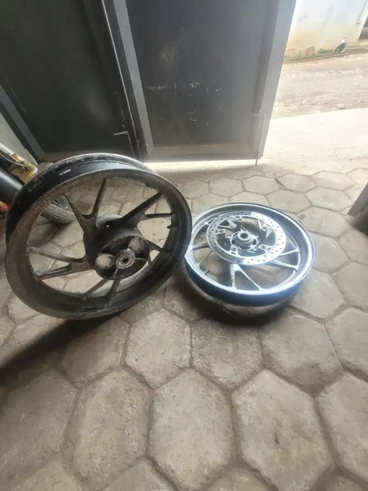 velg cbr depan belakang