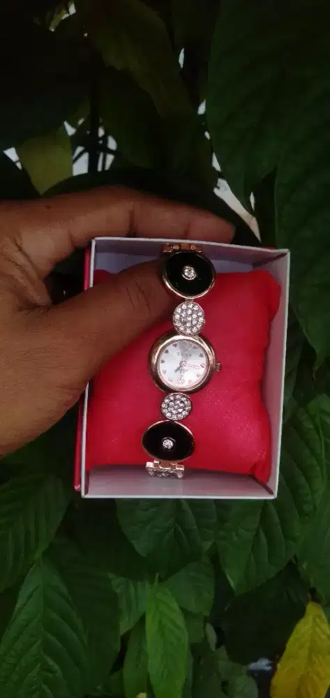 Di jual jam tangan cew ori dan asli untuk ces gemuk,kurus dll