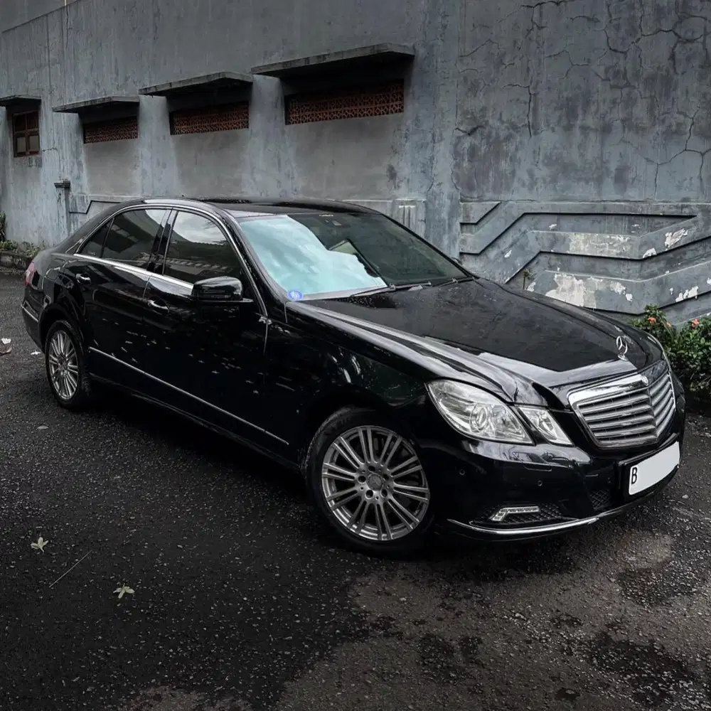 (CASH) Mercedes Benz E300 Elegance W212 V6 2009