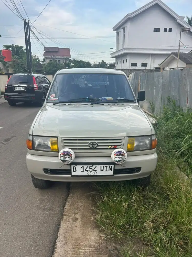 Mobil Kijang super