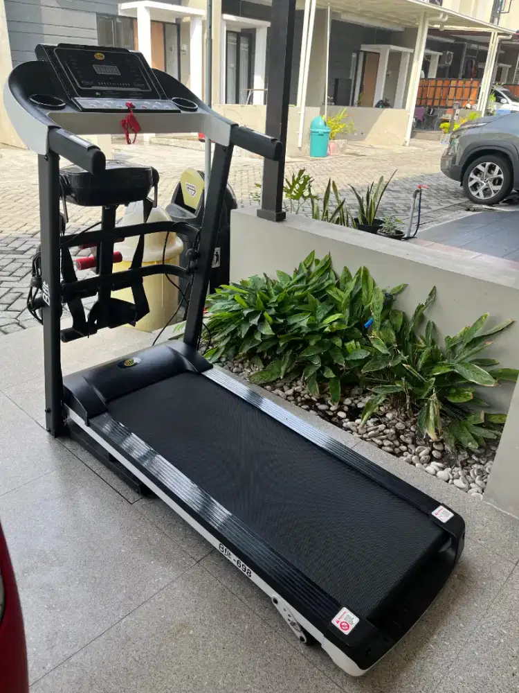 DIJUAL TREADMILL BFIT 698