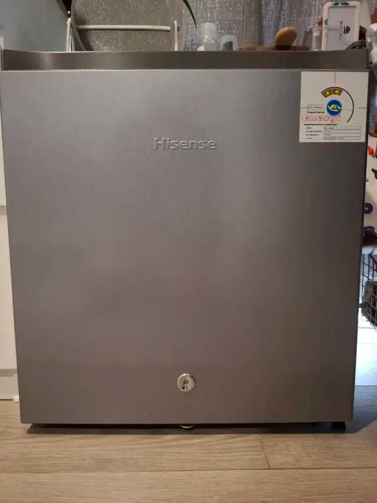 HISENSE KULKAS MINIBAR 42L PORTABLE
