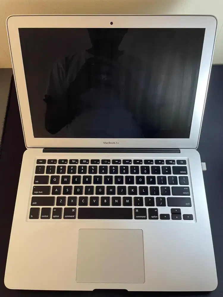 MacBook Air 13” 2017 i5 RAM 8GB SSD 128GB Mulus Normal Siap Pakai