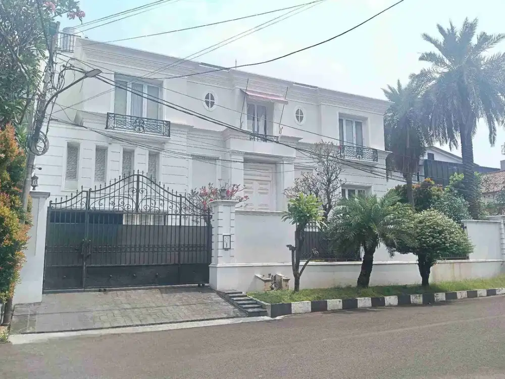 Rumah Hoek mewah 2 lantai desain American Classic komplek elite Pulo Mas dijual semi furnished row jalan 3 mobil Kayu Putih Jakarta Timur