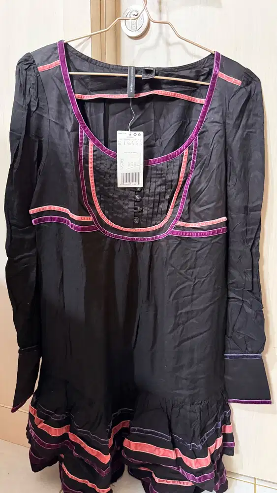 NEW Blouse Atasan Kemeja Wanita Merek Mango Original Hitam — NEW