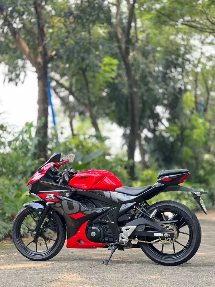 SUZUKI GSX 150R MERAH 2022  KM LOW PAJAK HIDUP LIKE NEW