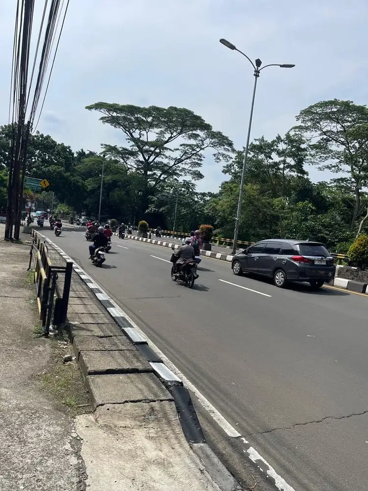 Ruko 4 lantai lokasi strategis disewakan