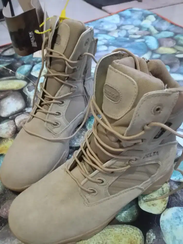 Sepatu Outdoor Delta