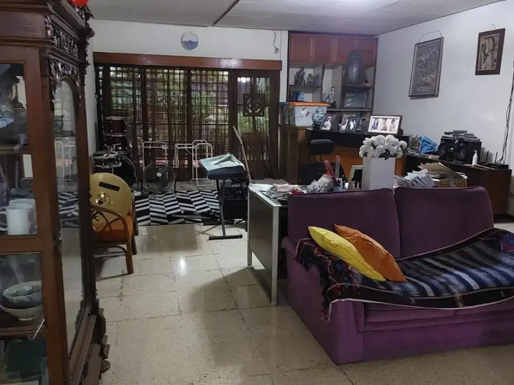 RUMAH LOKASI  STRATEGIS DI JAKARTA SELATAN MURAH HITUNG TANAH SAJA, SHM