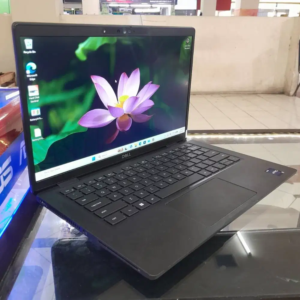 Dell latitude 7330 i7 gen 12 ram 16gb ssd 256gb 13 inch FHD intel iris