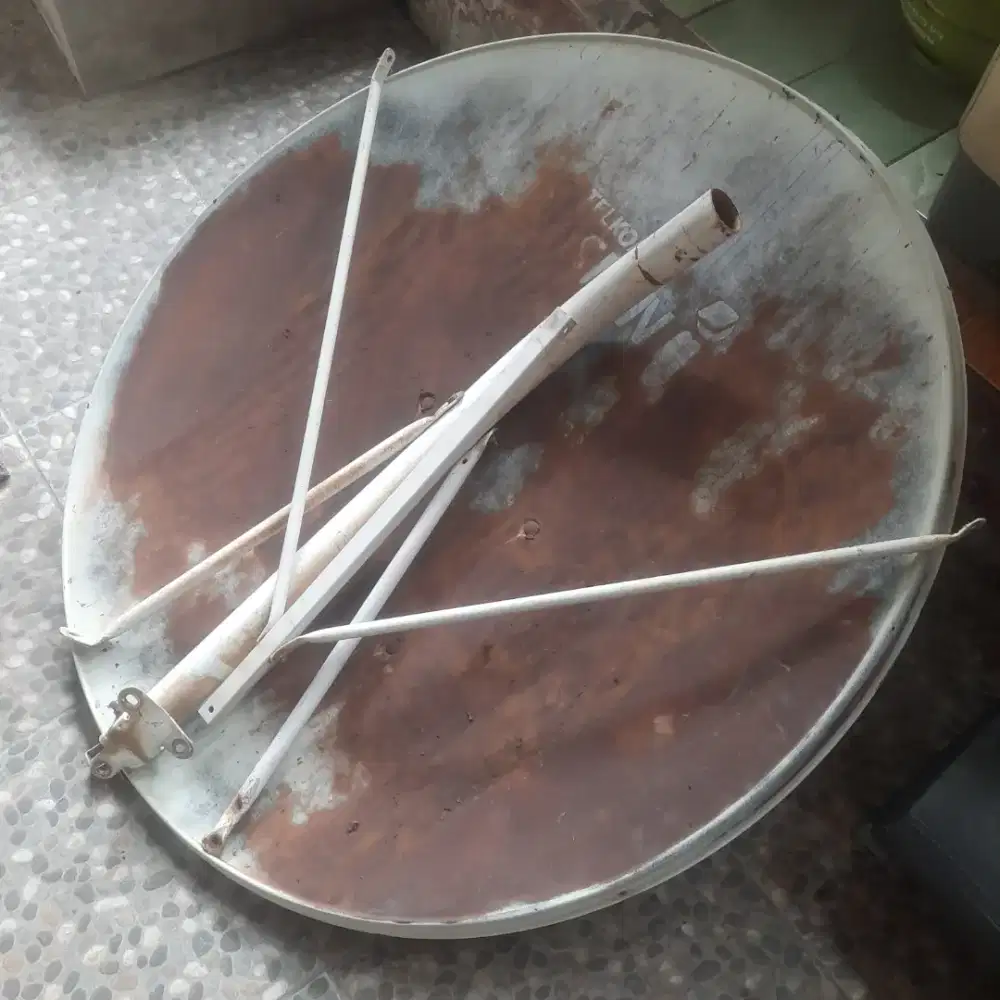 Antenna TV V100cm H90cm Diameter Besar