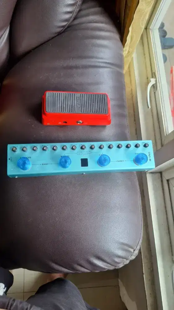 Efek gitar bekas