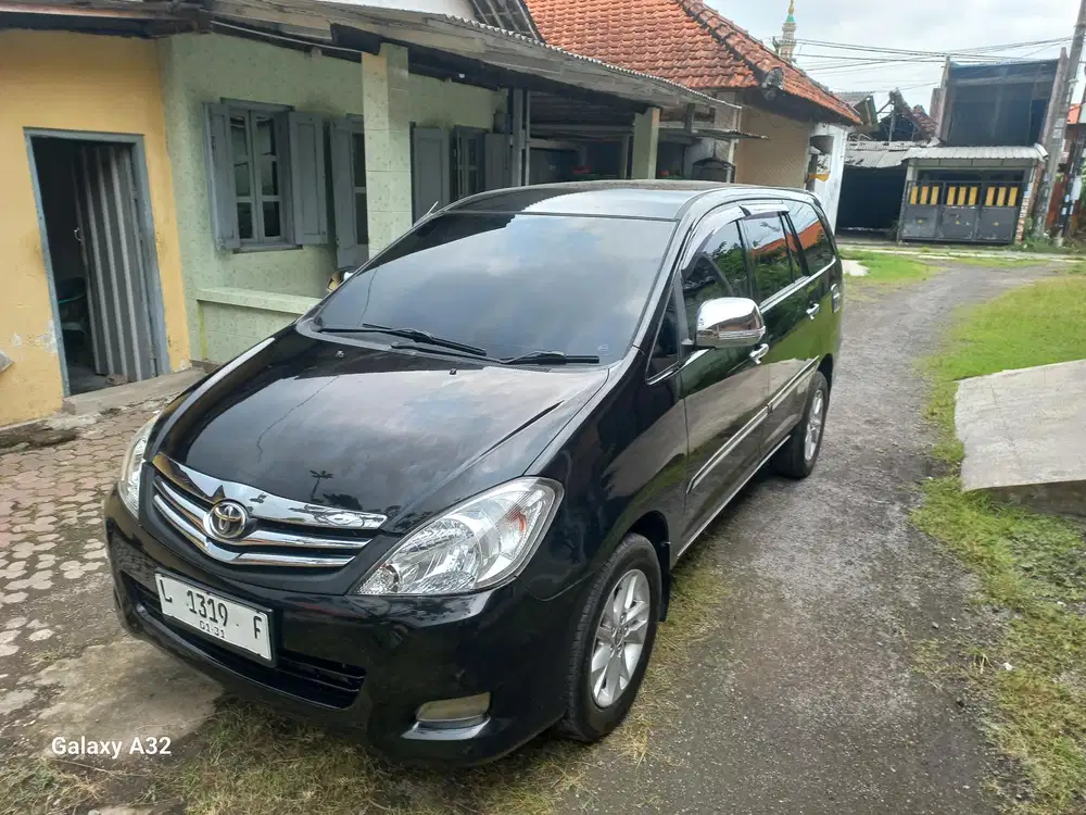 Toyota Kijang Innova 2010 Bensin