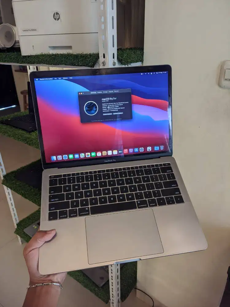 MacBook Pro 2017 i5 2.3GHz RAM 8GB SSD 256GB Retina Display Siap COD