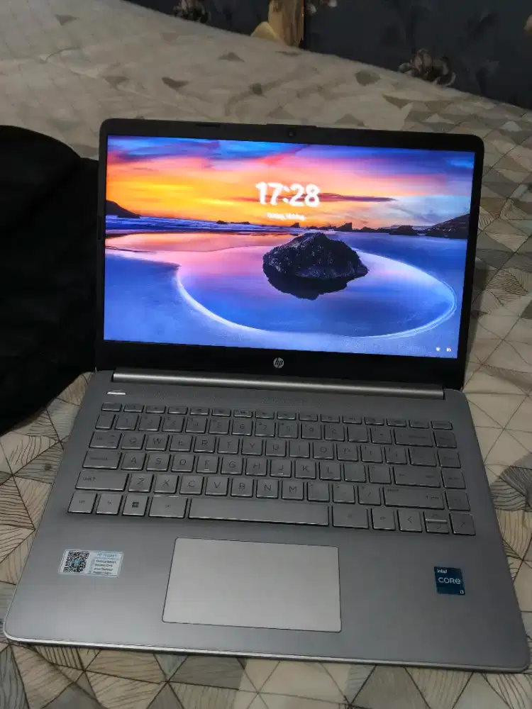 Laptop HP 14s SQ5578 TU core i3-1215U 8GB 512GB intel UHD 14 FHD W11