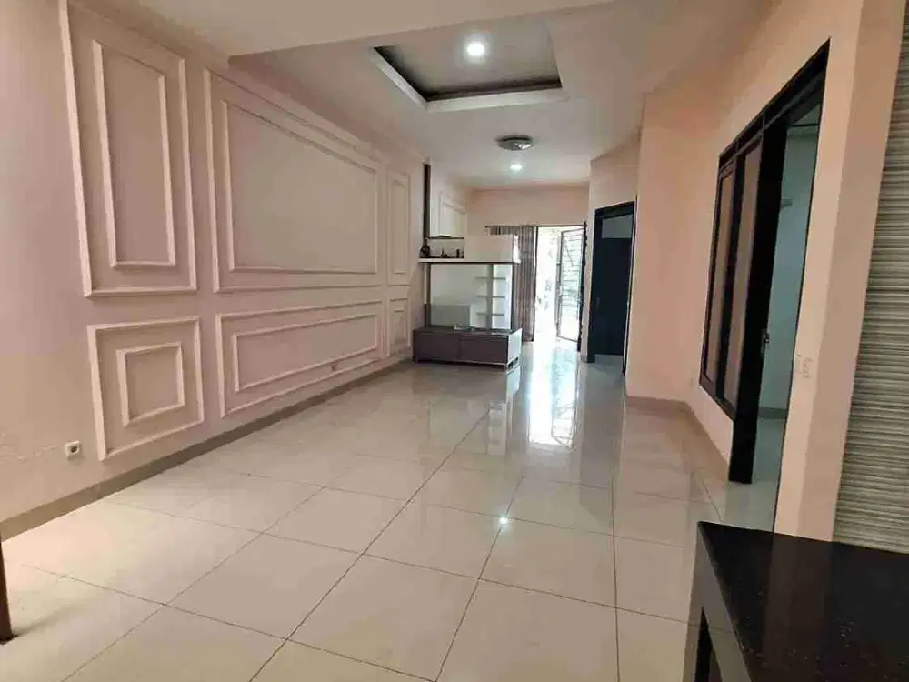 Disewakan Rumah 2 Lantai Furnished Di Singgasana Pradana