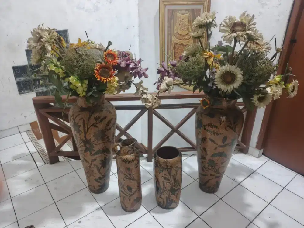 Set 4 Pcs Guci Gerabah Lombok Jumbo + Bunga Artificial Premium