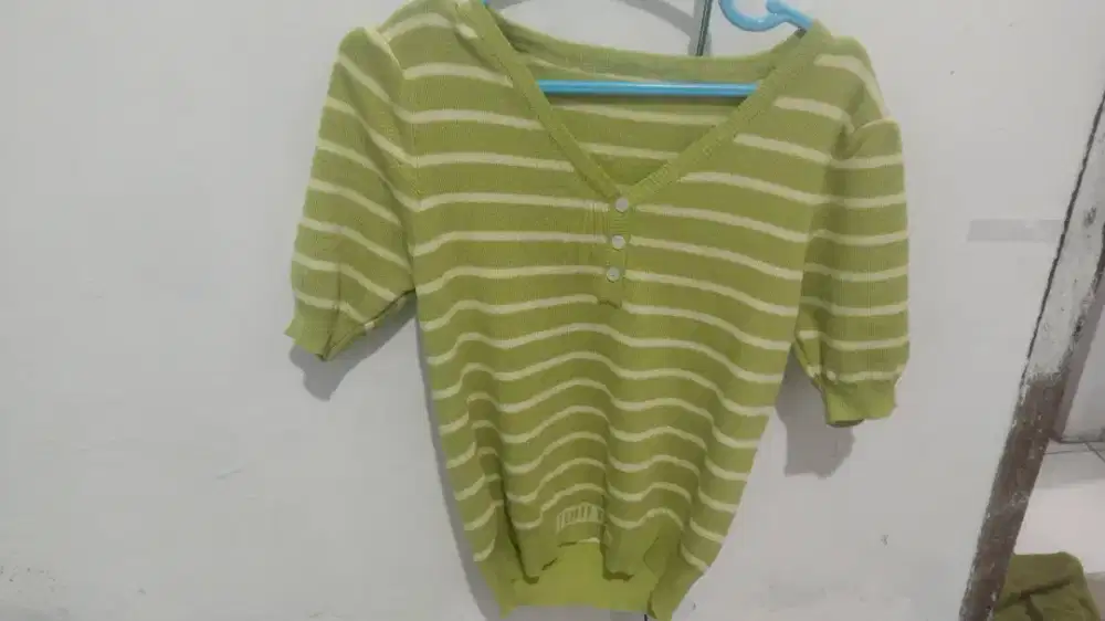 Baju atasan wanita