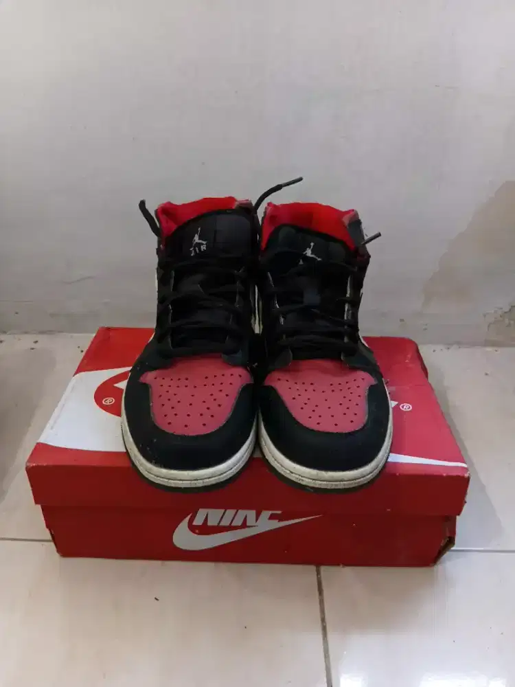 Sepatu Second Rasa Baru