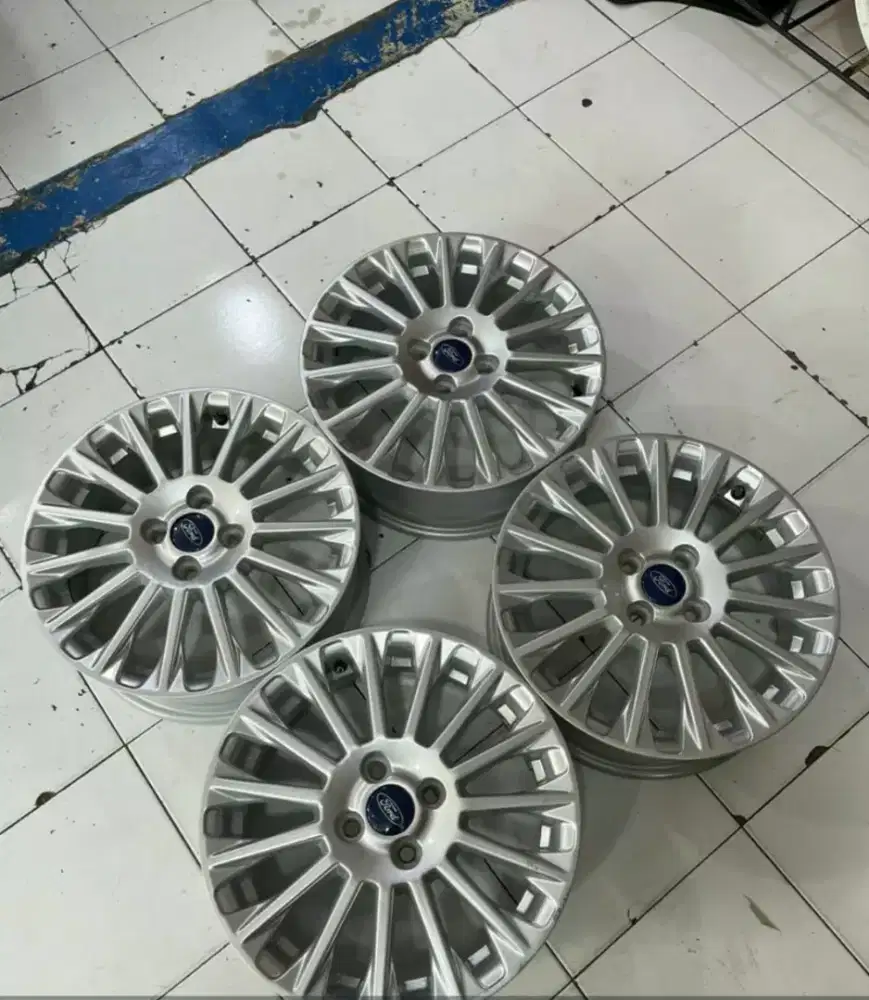 Vlek  mobil ford