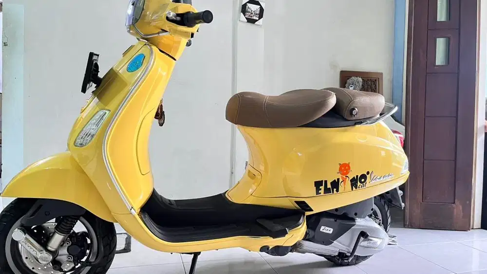 Vespa matic LX 125 2021 mulus km rendah istimewa banyak bonus