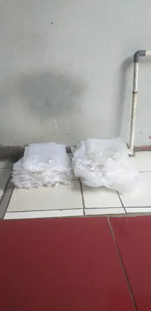 Kantong plastik bening