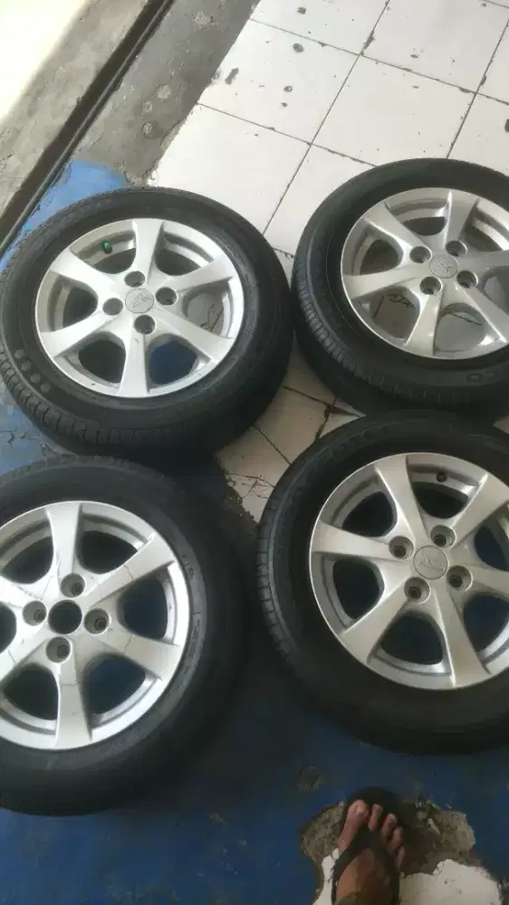 Velek bekas ukuran ring 14