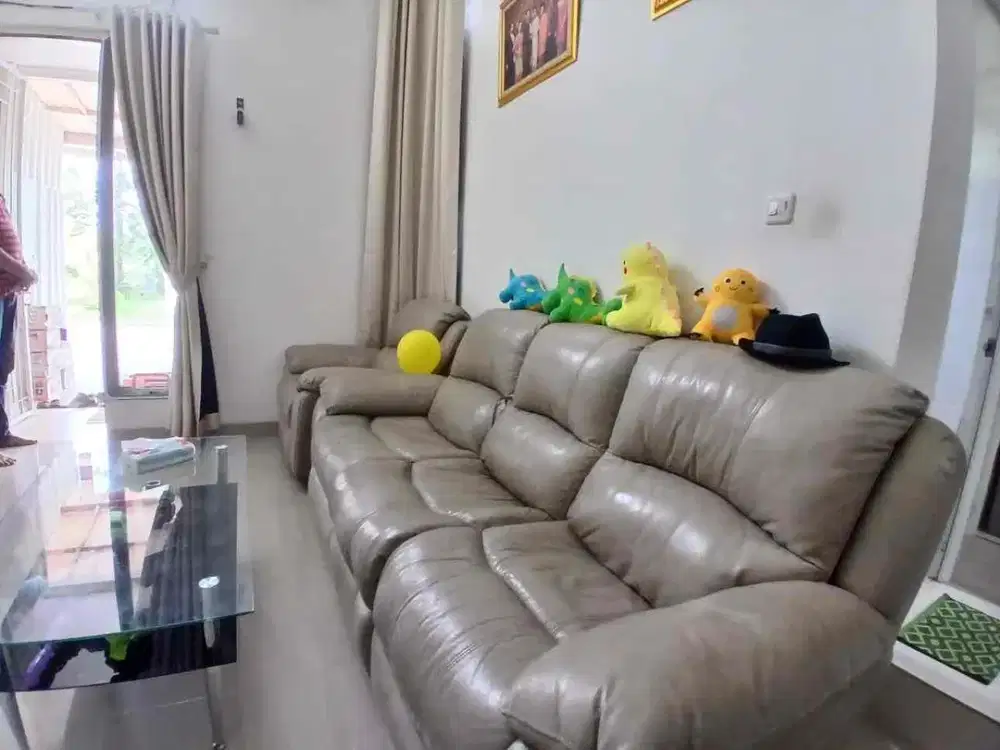 Serpong Garden 1
Cluster GV 

Rumah 1 1/2 lantai.
Full renov
3 kamar tidur
2 kamar mandi
Listrik 4.400
Kitchen set
Kanopi . Hadap timur
