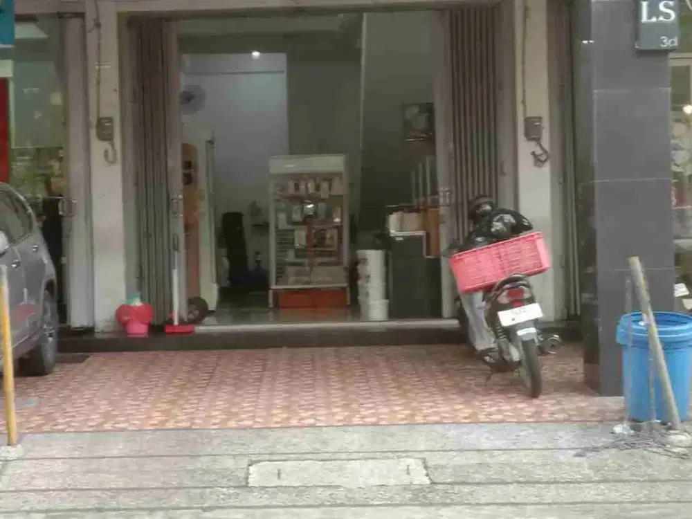 dijual ruko siap huni untuk kantor usaha maupun tempat jualan, di jl.raya Darmo Surabaya