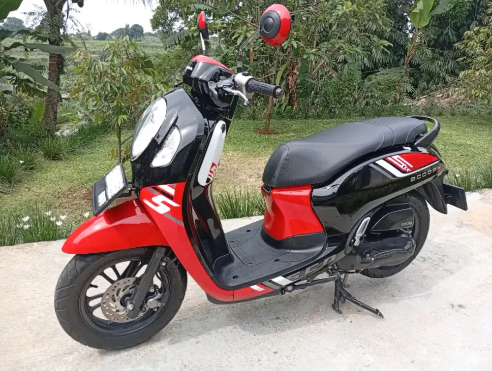 HONDA SCOOPY 2023 HITAM MERAH MULUS..