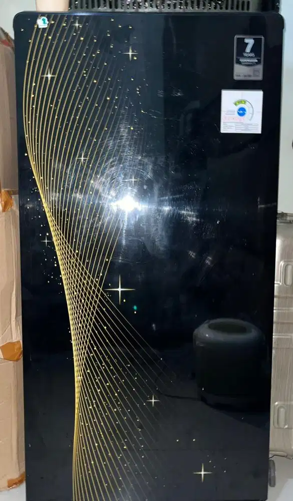 Di jual kulkas dengan merek AQUA