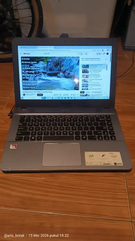 Nitip jual laptop udh jrang di pake.