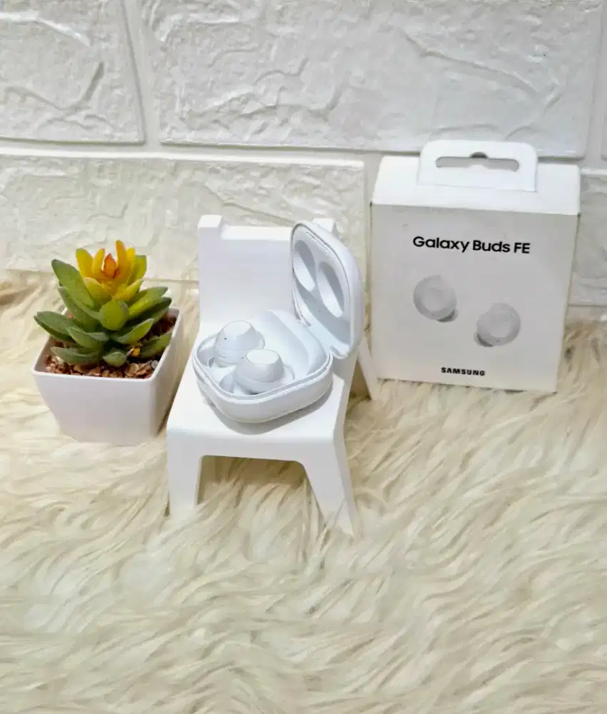 Samsung Buds FE Putih Mulus Lengkap