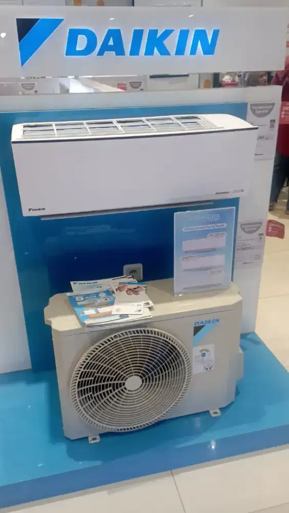 Dijual AC Split Daikin kondisi baru.